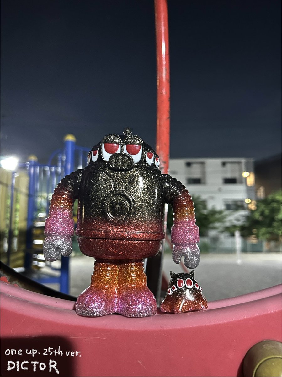hshcprn's tweet photo. 『ディクターOne up. 25th Ver.』です✨✨
前作もってるならこの2体は揃えたいですよねぇ〜( ◜ω◝ )
One up.さん限定はカッコイイ系カラーのディクターが多くて良きですな🌟
#oneuptoy #oneuptoy25th 
#DICTOR #ディクター https://t.co/XsYnWWz9Go