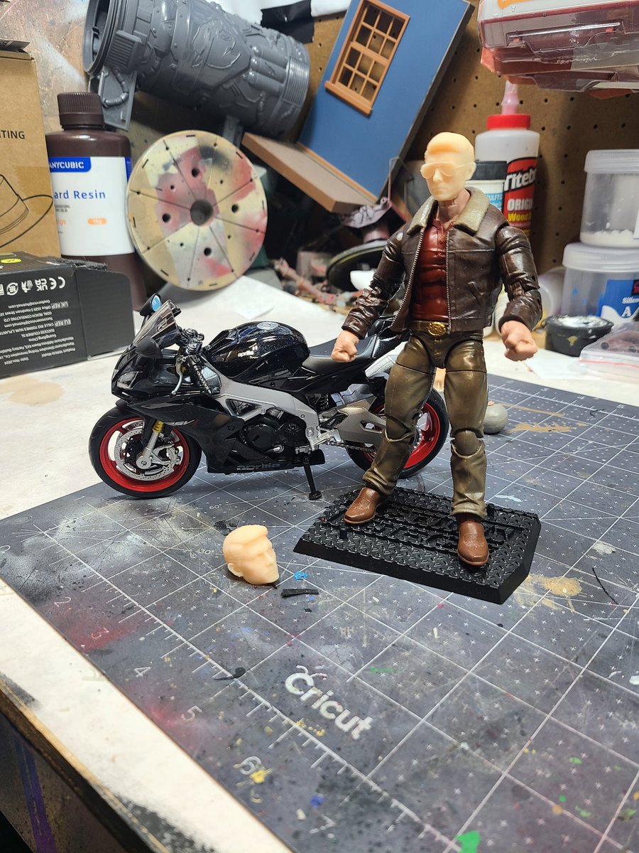 bhp99's tweet image. Printing some 1/12 Maverick heads and a occasional misprint. #actionfigures #3dprinting #maverick #topgun