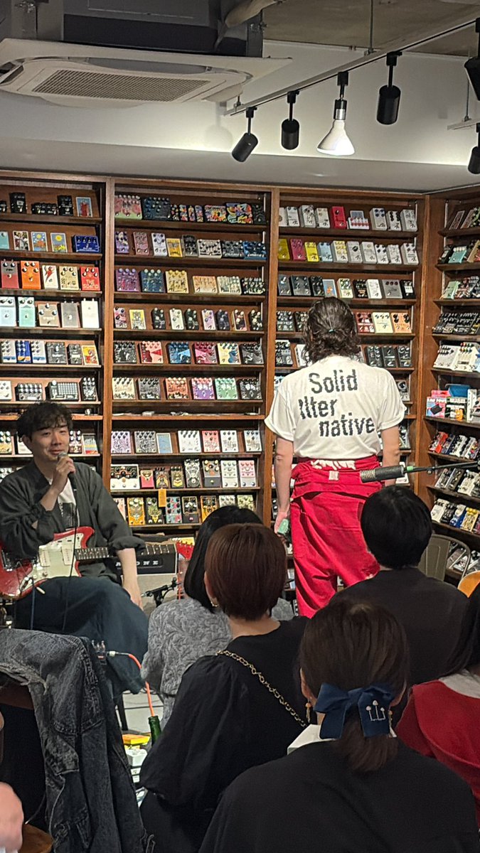 udauda1's tweet photo. rothbartbaron 〜HOWLLAB〜
day2に参加。西田さんゲスト。
気の合う２人、素晴らしいライブ。
なんと、２人で演るのは初との事。
いや、凄い、阿吽の呼吸。
こんな関係羨ましい。
@rothbartbaron
@bearbeargraph 
@nsd_st 
#rothbartbaron
#masayamifune https://t.co/tYBNvYYSor