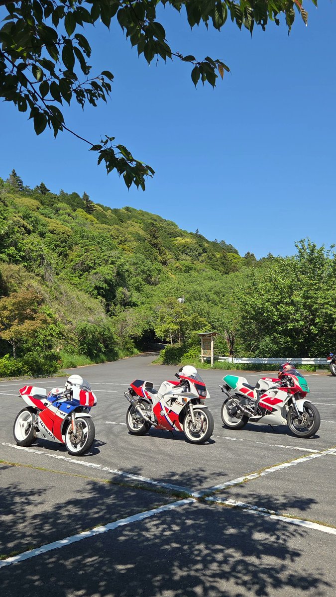 久々3台でのツーリング
レプリカ同士で走るのが一番かっこいい