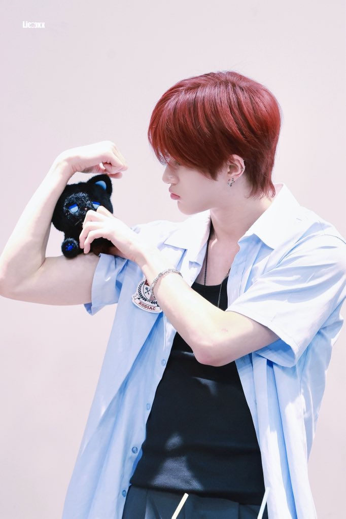 Licoo_xx's tweet photo. 260505

晚安喵💪

#XODIAC #소디엑 
#LEO #리오 #李傲賢 https://t.co/Y1wrtIUxCw