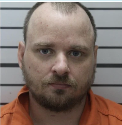 0hour1's tweet image. Stepfather raped, impregnated 11-year-old, refused medical attention for childbirth.

Dustin Walker, 34, pled guilty to sexually abusing his 11-year-old stepdaughter and impregnating her, all while refusing to get the child medical care.