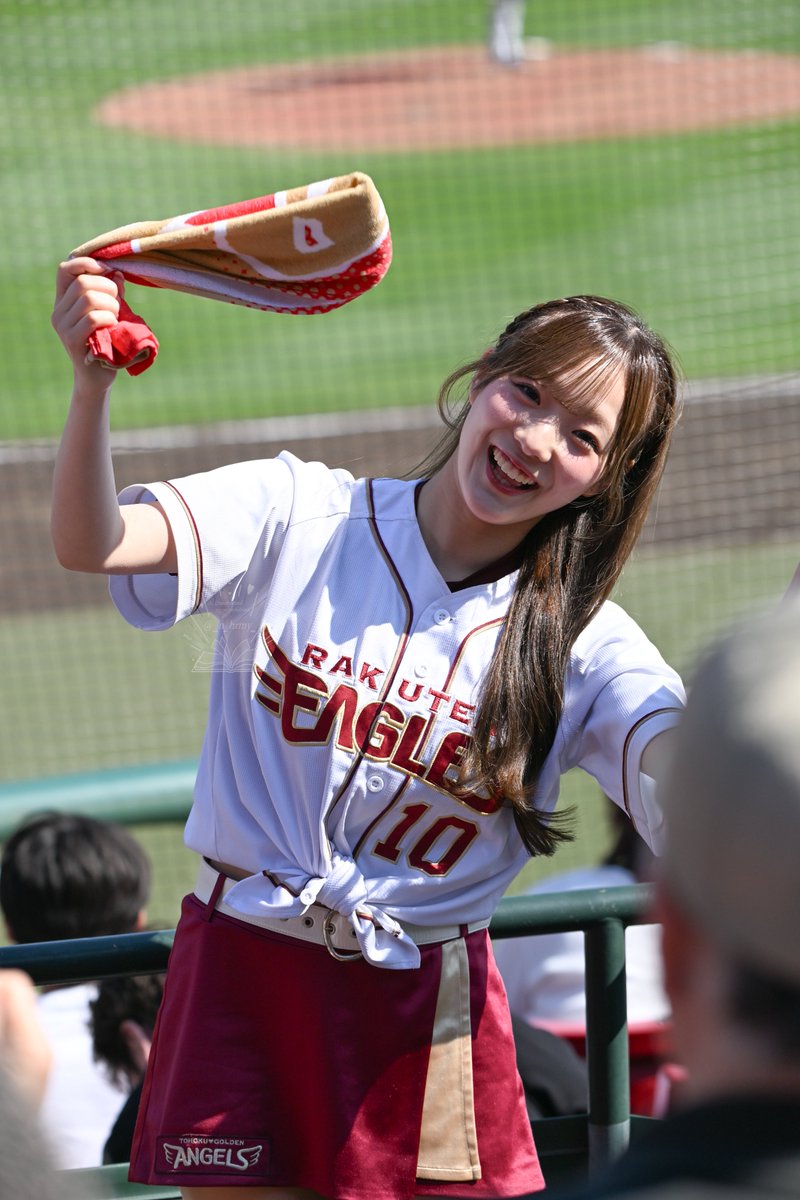 _n_hrmy_'s tweet photo. ハムユニ女にも目線くれる優しい女の子だった
#楽天ゴールデンエンジェルス #OUKA10 https://t.co/iua4DeaZam