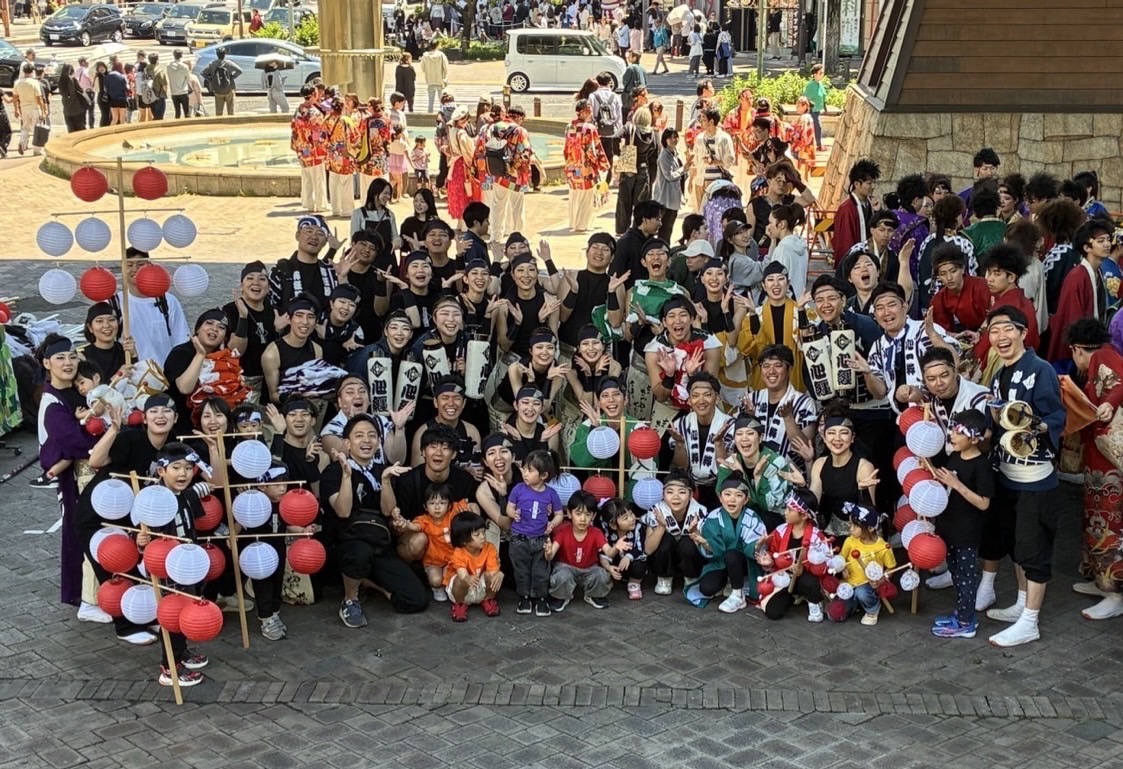 kokoromatoi's tweet photo. 【 #わいわい若宮 】

本日開催されました第11回 わいわい若宮にて「今、心刻め」含め4曲を披露いたしました！

今年度は #いまここ が記憶に刻まれるよう1年間尽力いたします️🔥💪

たくさんのご声援、ありがとうございました✨
 #心纏い  #どまつり  #若宮八幡社  #よさこい https://t.co/EpOIGU8TBG