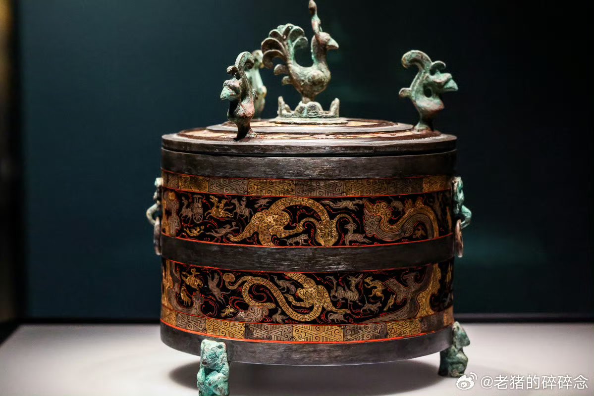 Lacquer Zun 樽（ritual wine vessel）of the Han Dynasty Mounted