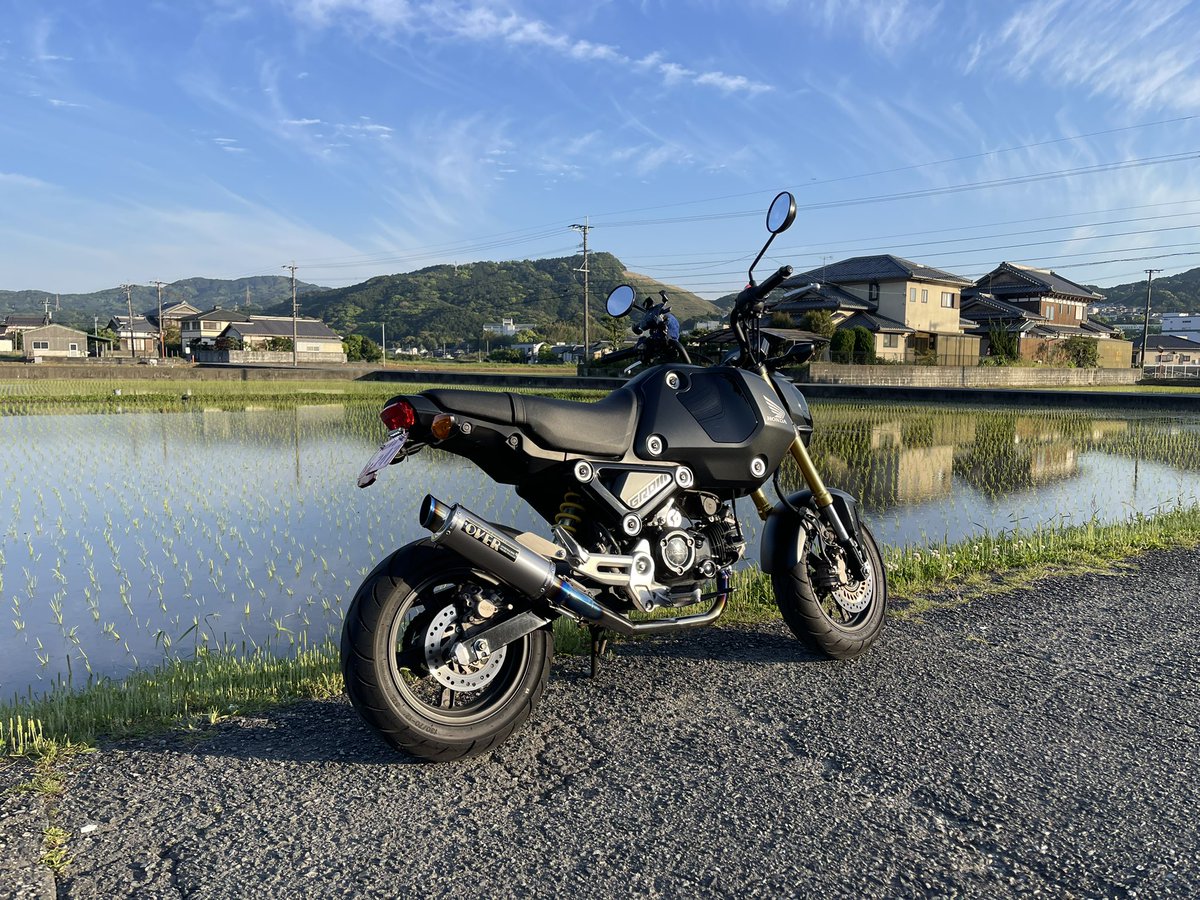 utata420's tweet photo. やっとマフラー買えた🙂 https://t.co/P1MQYNTpOD