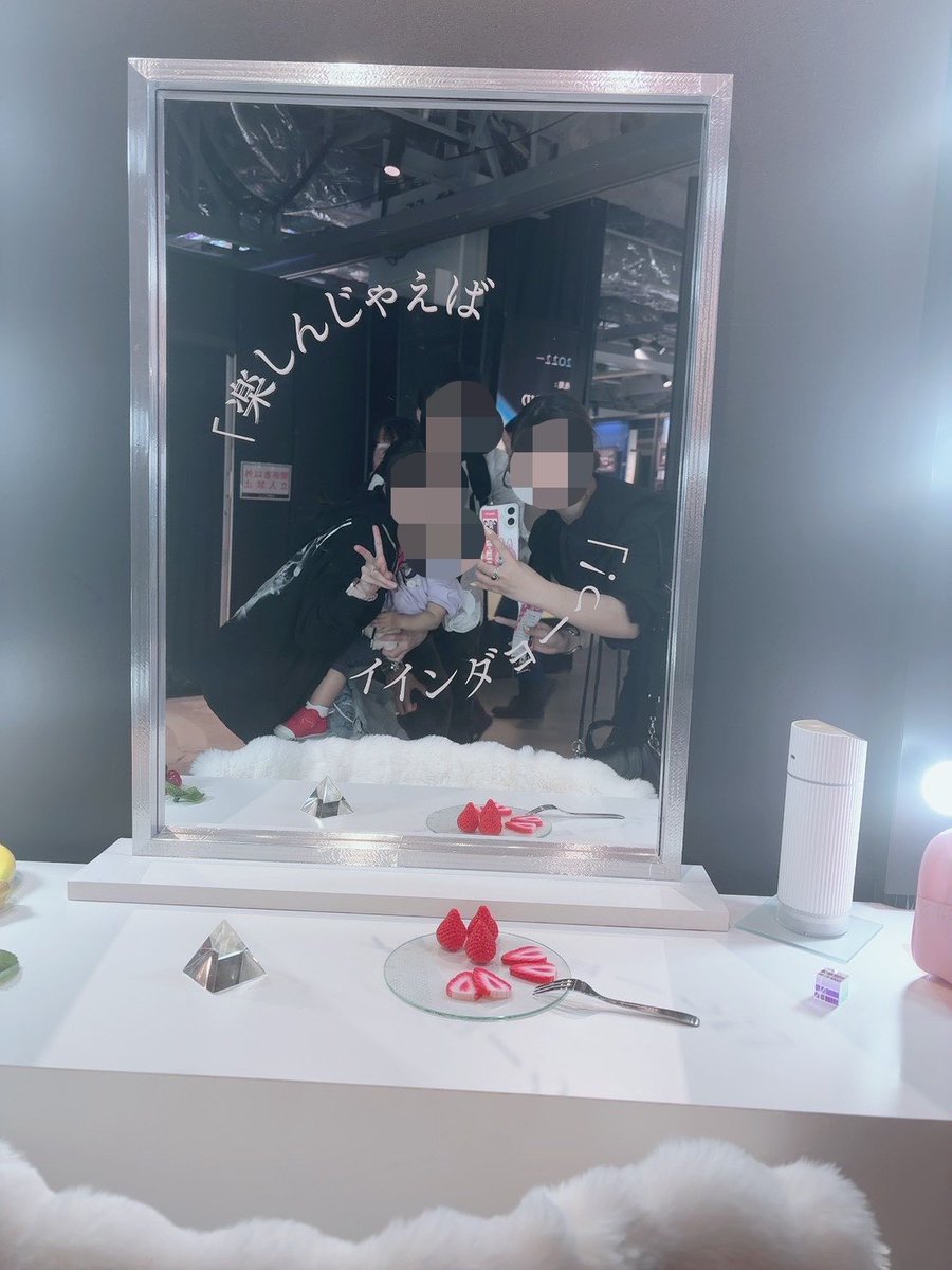 arika222's tweet photo. #LiSAPRiSM 後段とマーチン行ってきましたー！！！

今回はゆっくり落ち着いて見れたし、楽しかった！！マーチンはめっちゃ欲しくなったけど、我慢しました🥺

LiSA今日来てたのかー🥺

#LiSA15th https://t.co/9I7kRJ7BVd