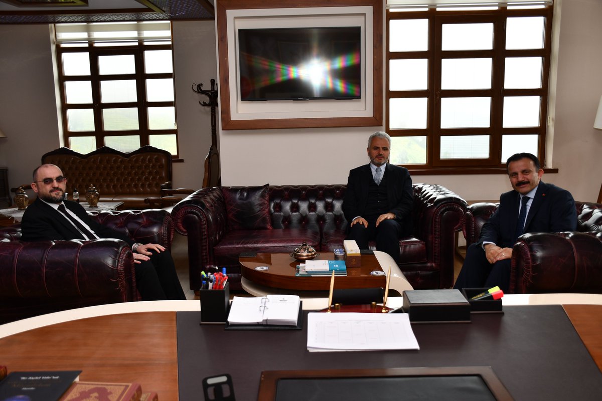MuftuDini's tweet photo. İlçe Müftüleri Toplantısı münasebetiyle merkezimizi ziyaret eden Diyanet İşleri Başkan Yardımcısı Prof. Dr. Ahmet İshak Demir, Müdürümüz Dr. Seyit Badır'ı makamında ziyaret etti.

Rize İl Müftü Vekili Abdulkerim Karabıyık ta ziyarete eşlik etti. https://t.co/A2UYBnBB2k