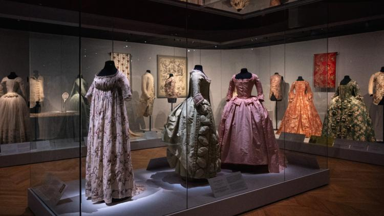 SCustine's tweet photo. Les femmes du XVIIIe siècle sont décidément à la mode parisienne cette année ! 💫
Après les expositions du @museecognacqjay et du @PalaisGalliera, ne manquez pas celle dédiée à la 'femme de cœur et d'esprit' Delphine de Custine (1770-1826) à @ChateaubriandVL jusqu'au 19 juillet. https://t.co/lAx4BMWLdM