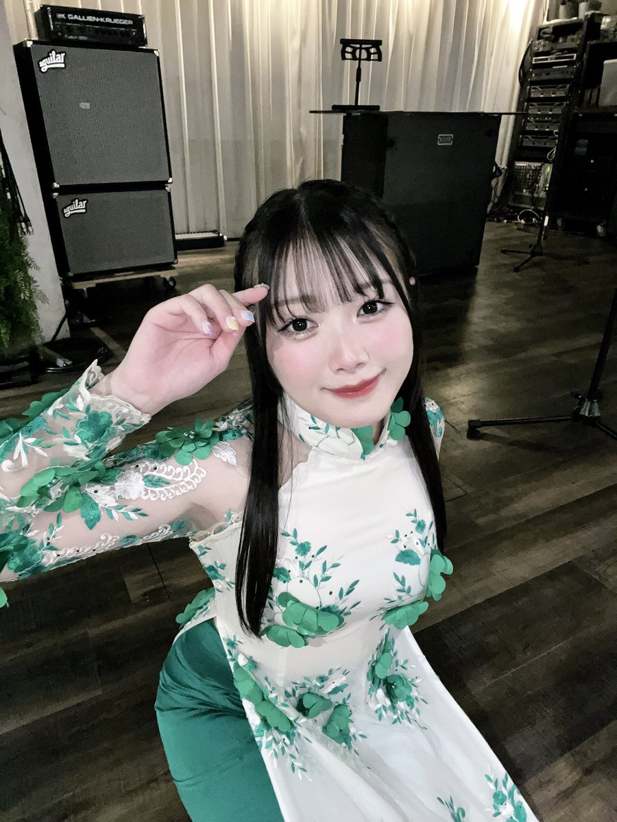 アオザイ似合ってる？💚𐐪𐑂 ₊˚.