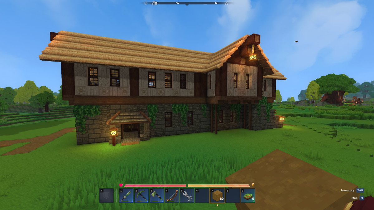 _Bace92's tweet photo. Mittelalterliches Haus mit Keller. In etwa 10h+ mit Material sammeln, Idee planen und dann bauen bis alles  gepasst hat. Mehr dekorieren wäre noch möglich (innen/aussen). #Hytale 😎🐑 https://t.co/uK94Yj9hez