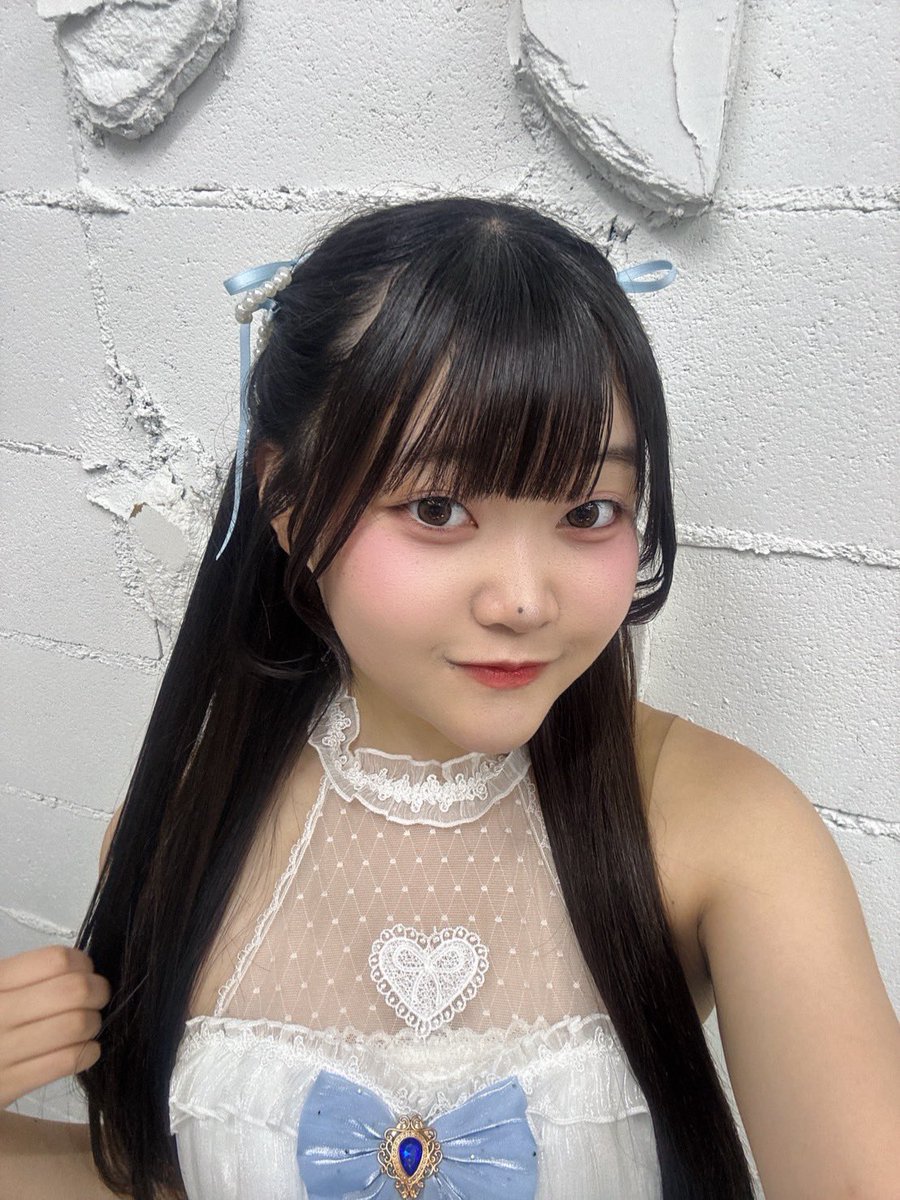 明日はなんと『HONEYHIVE』本格始動当日です！！！🐝❤️‍🔥
今日もみんなでレッスン頑張ってきたよ(ˆ꜆ .  ̫ . ).ᐟ.ᐟ
SEもかわいいから注目してねー！！

明日はwith HARAJUKUホールに集合.ᐟ.ᐟ
HONEYHiVE初ライブでど緊張だから応援しに来てね😭💖

 #はいうぃろう。  #安南琴  #アイドル  #jk2
