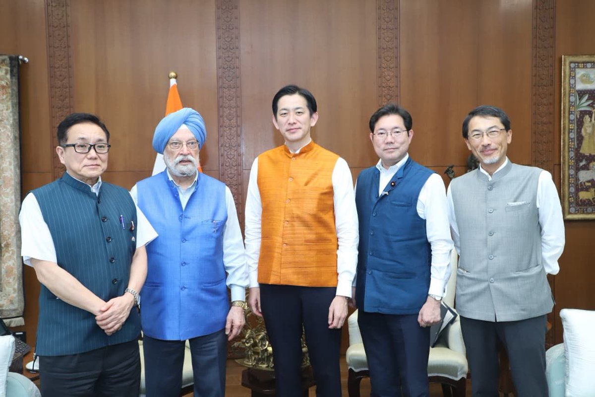 airnewsalerts's tweet image. 🇮🇳🇯🇵 | Petroleum and Natural Gas Minister @HardeepSPuri meets Member of House of Representatives and Chairperson, Liberal Democratic Party of #Japan, Takayuki Kobayashi in New Delhi. 

The minister said that they discussed strengthening India-Japan strategic partnership,