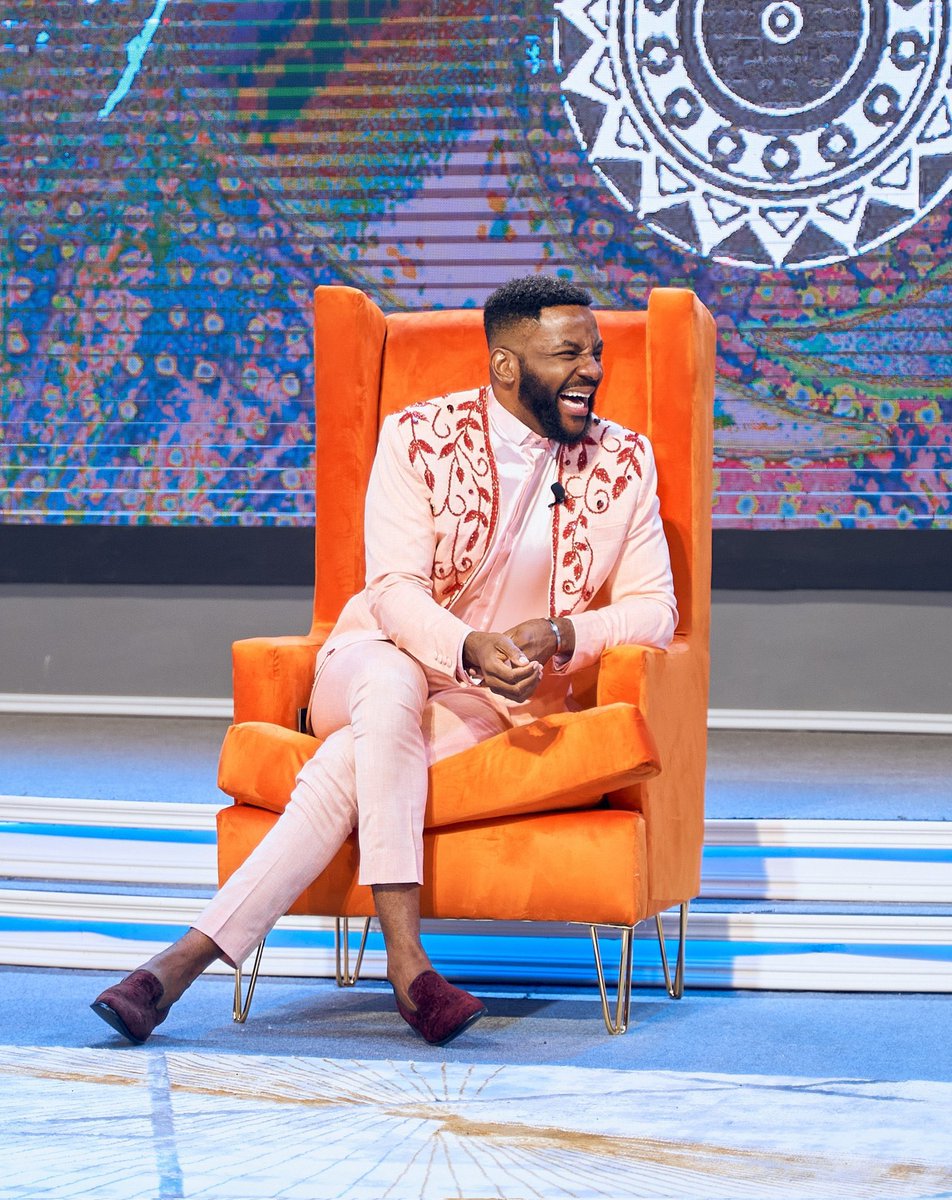BBNaijagistplug's tweet image. How the reunion got ebuka feeling like 😆

Level up.                           No lose guard 

#BBNaija