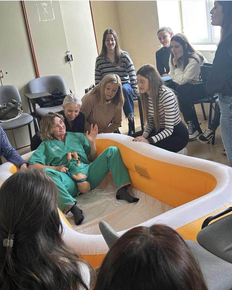 GVADrPeset's tweet photo. 🤰🤱En el #diainternacionaldelacomare volem agrair el treball que cada dia fan estes professionals a l’hospital i centres de salut de @GVADrPeset per millorar l’assistència al naixement i cuidar de la salut de dones i bebés.

Enhorabona i feliç dia! https://t.co/WleVLGGooz
