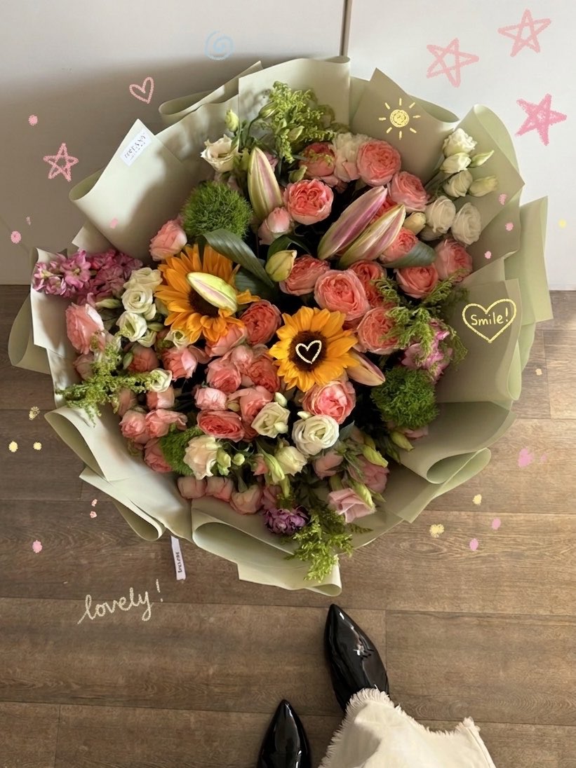 La__i14's tweet photo. الي يبغون الكلام خفيف حطوا هذا الأمر في Gemini 

Add hand-drawn pastel scribble lines, including outlines, swirls, arrows, and cute annotations. Include handwritten text in a casual, messy, and playful style, like notes and conversations. https://t.co/7cCd1Y2bpX