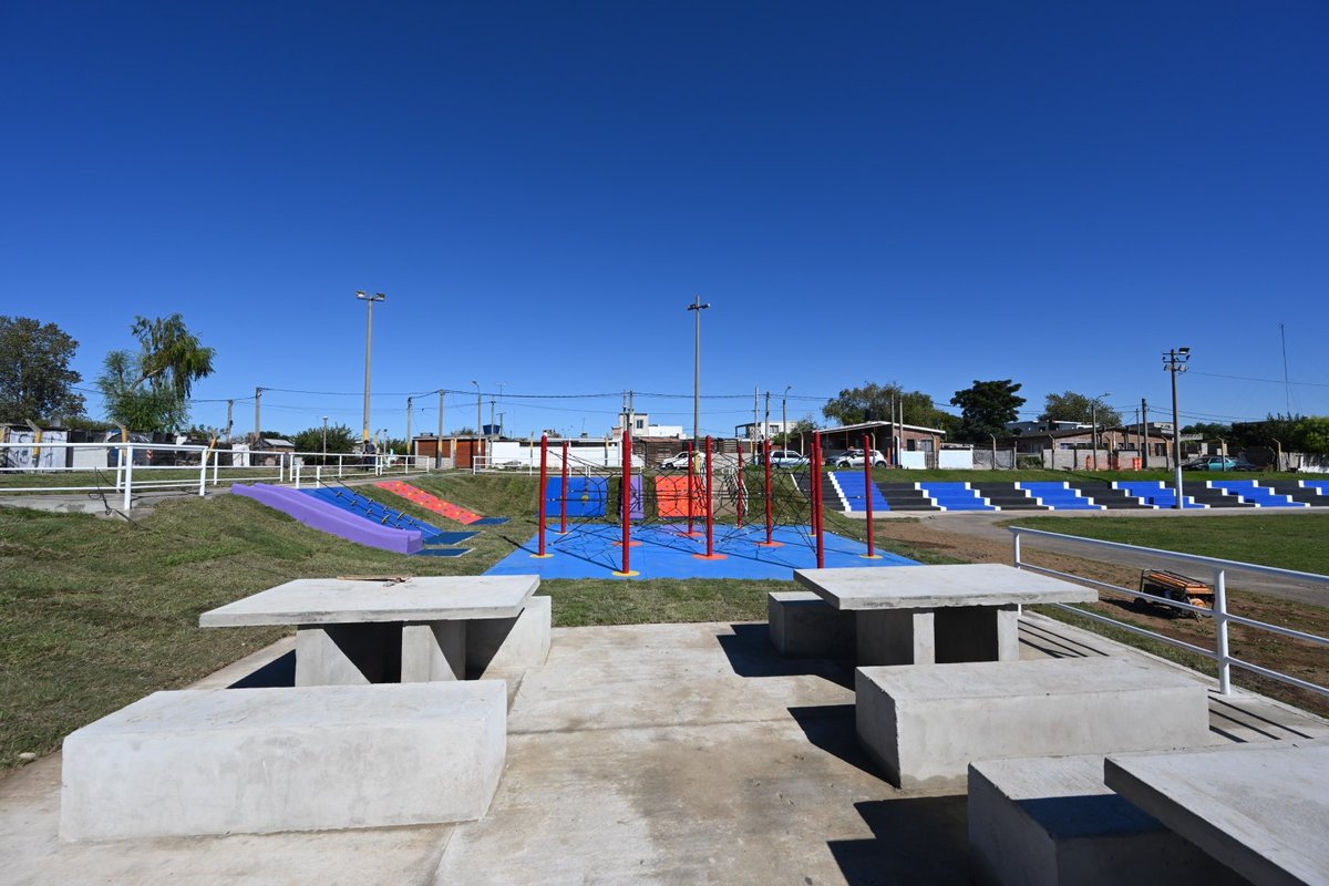 MunicipioGMvd's tweet photo. Espacio Guayabo renovado 💛
El Municipio G finalizó la intervención en Pasaje 10 mts, entre Pasaje E y G.
Incluyó:
- cancha de básquet
- rincón infantil
- pista de patinaje
- rampas accesibles
- juegos
- calistenia
- gradas
- circuito aeróbico
#EsContiGo https://t.co/jaB2UBVvWO