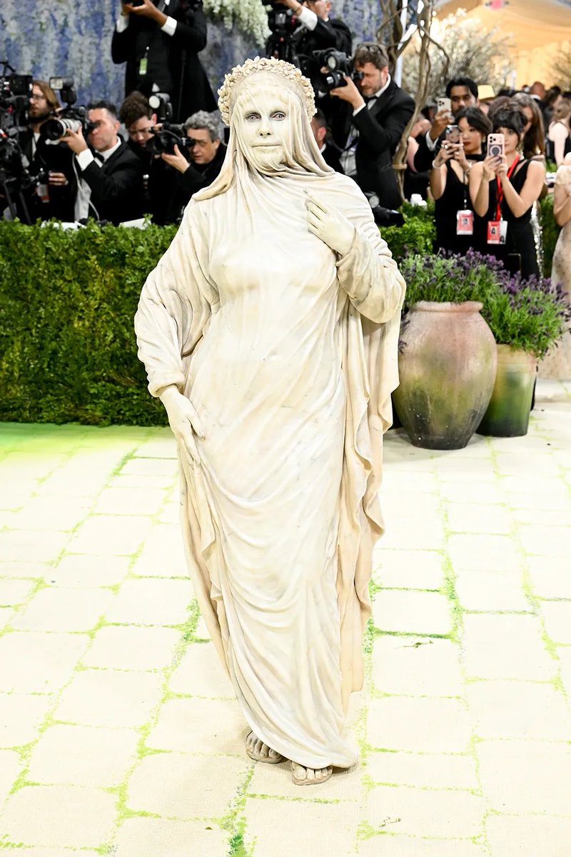 izzuuuhhh's tweet photo. @lidolmix Heidi Klum inspired by veiled vestal statue https://t.co/eGRPfKjRWX
