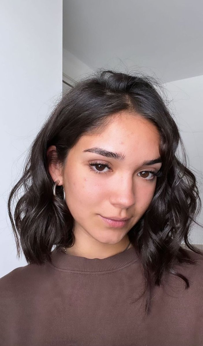 Lara tweet media