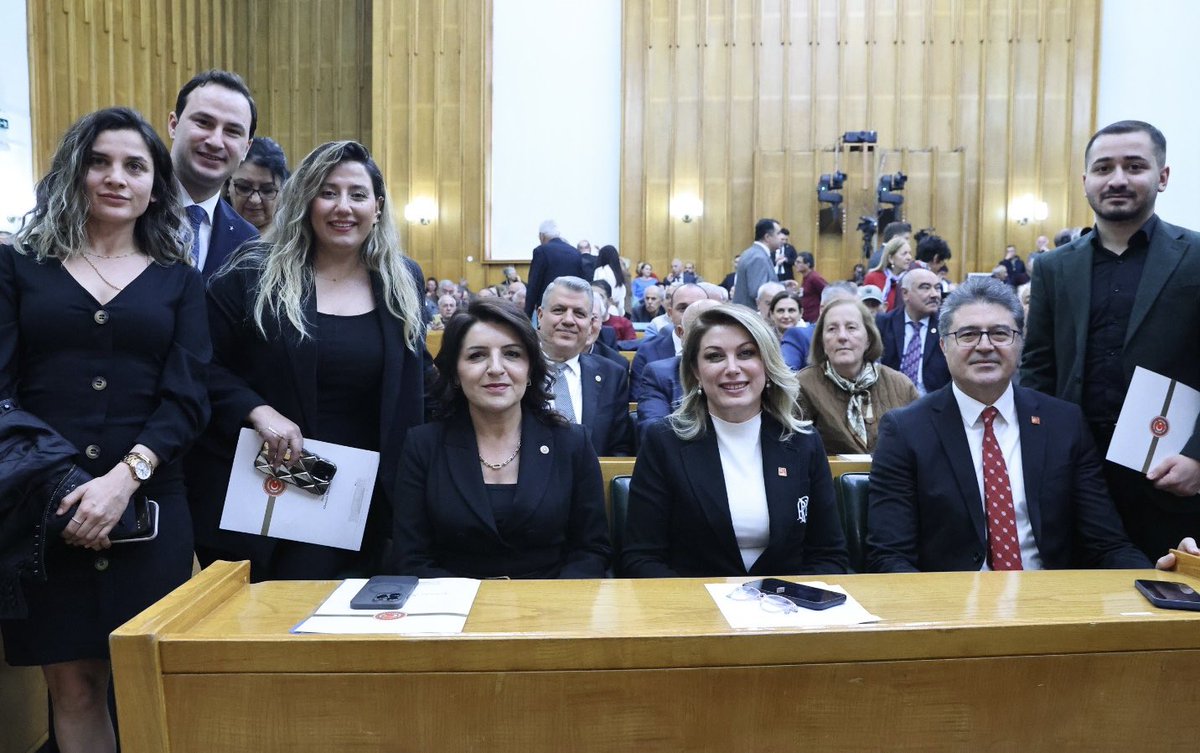 GulcanKis's tweet image. 📍 CHP TBMM Grup Toplantısı

Genel Başkanımız Sayın Özgür Özel’in ülke gündemine dair değerlendirmelerini takip ettiğimiz haftalık grup toplantımızı gerçekleştirdik.

@herkesicinCHP @eczozgurozel @chptbmm #ankara #mersin #chp