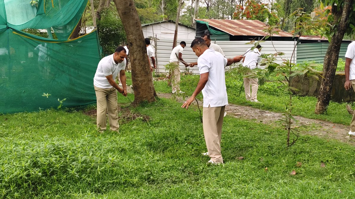 tiger69bn's tweet image. 69 Bn CRPF, Mantripukhri conducted a cleanliness drive within the campus, reinforcing discipline, hygiene, and environmental responsibility. 🇮🇳🧹
#SwachhBharat #CleanIndia #CRPF #NationFirst
@crpfindia @PMOIndia @HMOIndia