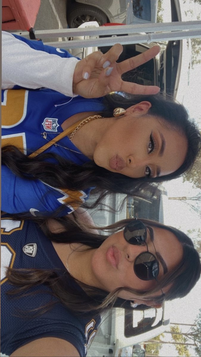 c_lani's tweet photo. My other half. My heart. My best friend. 
It’s YOUR BIRTHDAY @lesli_yamilexx ♥️ https://t.co/dzDg4HG5rm