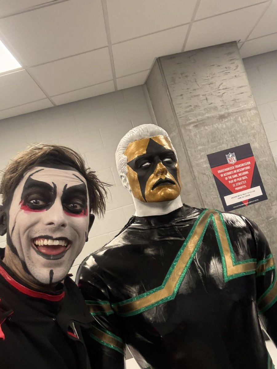thenxtfight's tweet photo. 😹😹Found Danhausens cousin in the back of Wrestlemania. 

He’s since returned back to the cosmic wasteland and hasn’t been heard from. ✨ https://t.co/EWRWhnAZvs
