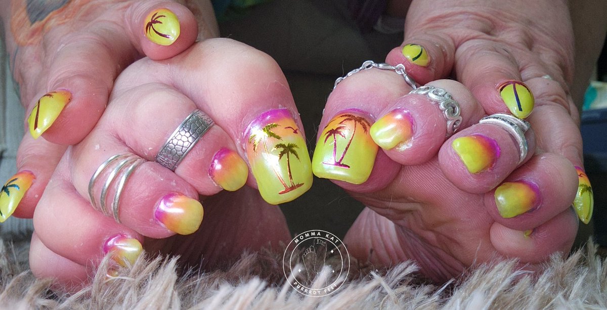 Momma Kat aka Purrrdy Feet tweet media