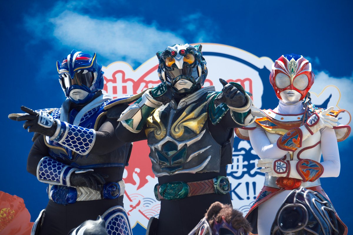 TemmaRyono's tweet photo. フォトセッション
マブヤー、ガナシー、カナミー
＃琉神マブヤー
＃龍神ガナシー
＃凰神カナミー
＃オキナワンヒーローズ
＃よみうりランド https://t.co/nDVLt4fhWH