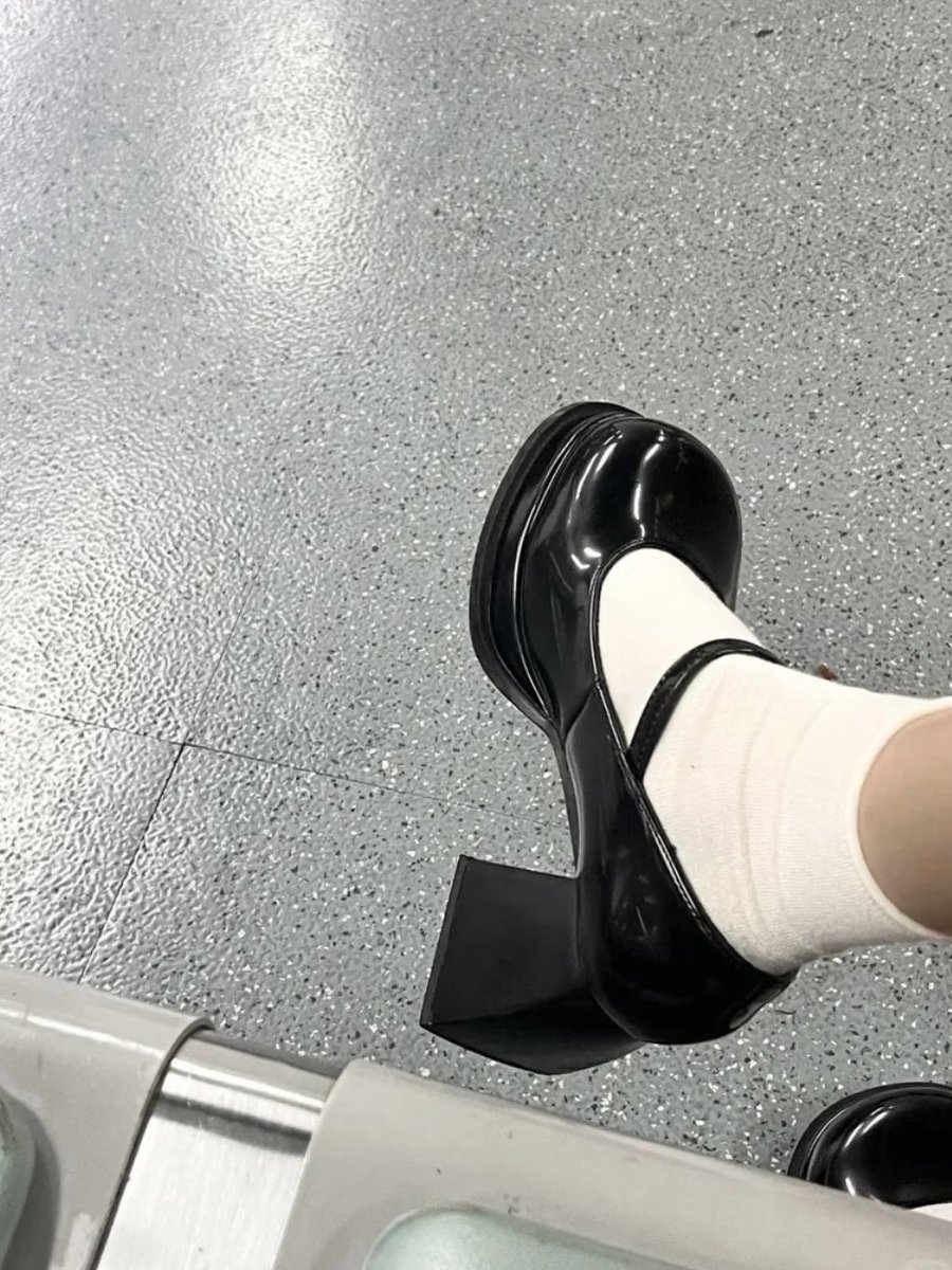 stocking girl tweet media