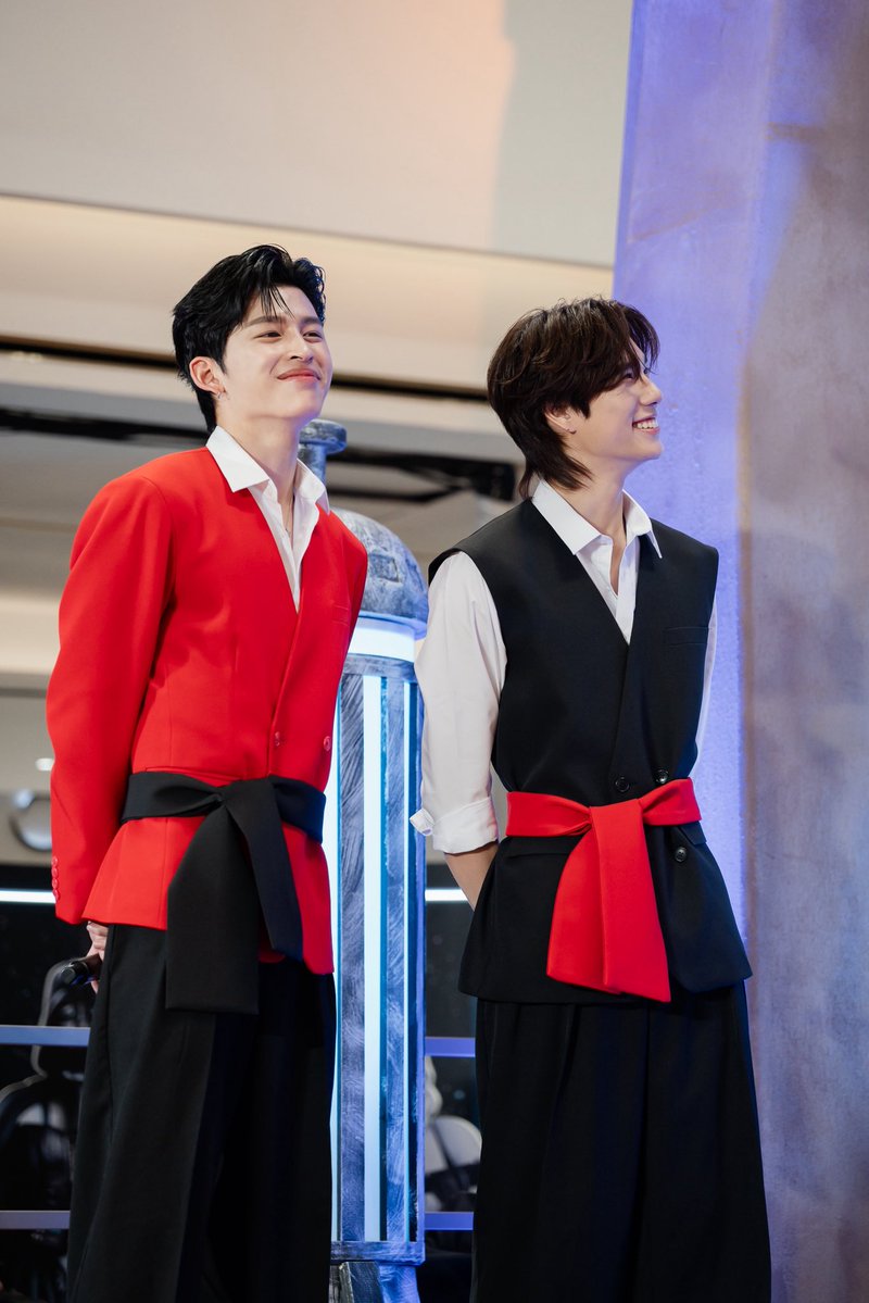 May the POND be with PHU

🪐 #ppnaravit และ #phuwintang ร่วมงาน LEGO Star Wars™ Most Wanted ณ แฟชั่น ฮอลล์ ชั้น 1 สยามพารากอน

POND PHUWIN LEGO SIAM PARAGON

#LEGOSiamParagonxPondPhuwin
#LEGOTHXPondPhuwin 
#LEGOStarWarsTHXPondPhuwin
#LEGOSiamParagon