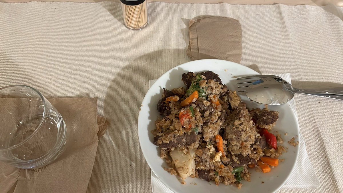 vhin2x's tweet image. Dinner!!! 🥩 🍚 🥗 #food #foodporn #dinner #australia #northadelaide #beef #rice #veggies #hungry

Not everyone claps
When you rise.

Some people get
Quiet.

Hoping you
Stay
Almost!!! 😇😇😇