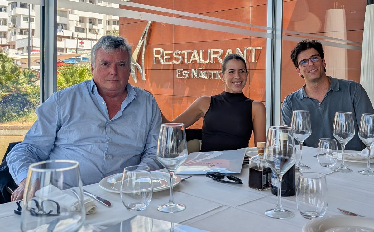 fehif's tweet photo. Hoy hemos celebrado la Junta de la Asociación Hotelera de Sant Antoni.

👉 Gas de la risa, obras en zonas turísticas y renovación de la Junta Directiva, entre los temas tratados.

#SantAntoni #Ibiza #Turismo #Hostelería https://t.co/ilgz6LaZ38