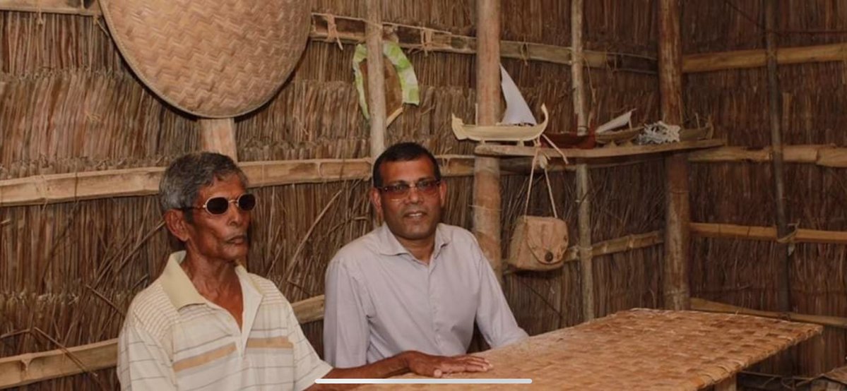 ކީއްވެ އަންނި ؟

ދުވަސްވީ މީހުން

ޔަތީމުން

މިކަމެތިން

ނުކުޅެދޭ ކުދިން 

އެކަނިވެރި މާން

މި އެންމެނަށް މިއަދު ރުފިޔާ ލިބެނީ 

ރައީސް ނަޝީދު އެދުހު އެކަންވެސް ފެއްޓެވީމާ

#KeehveAnni #AnniForChair #BoduBadhalu #VoteAnni