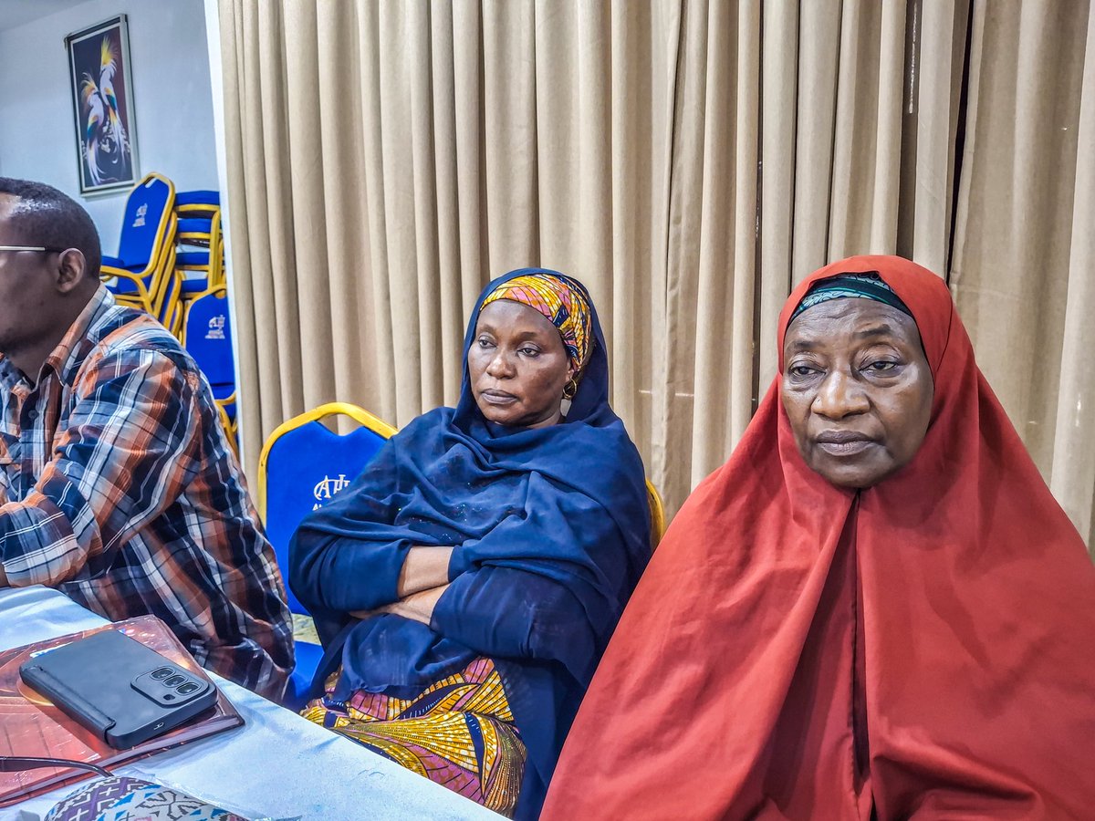 UNODC_Nigeria's tweet photo. Communities in the NE are ready to support the rehab &amp; reintegration of children formerly associated with armed &amp; criminal groups. 

UNODC🇳🇬 &amp; @BornoGovt had a knowledge‑sharing retreat for key stakeholders as part of coordinated support to Borno Model funded by @GERinNigeria. https://t.co/2RUR1zT9DF