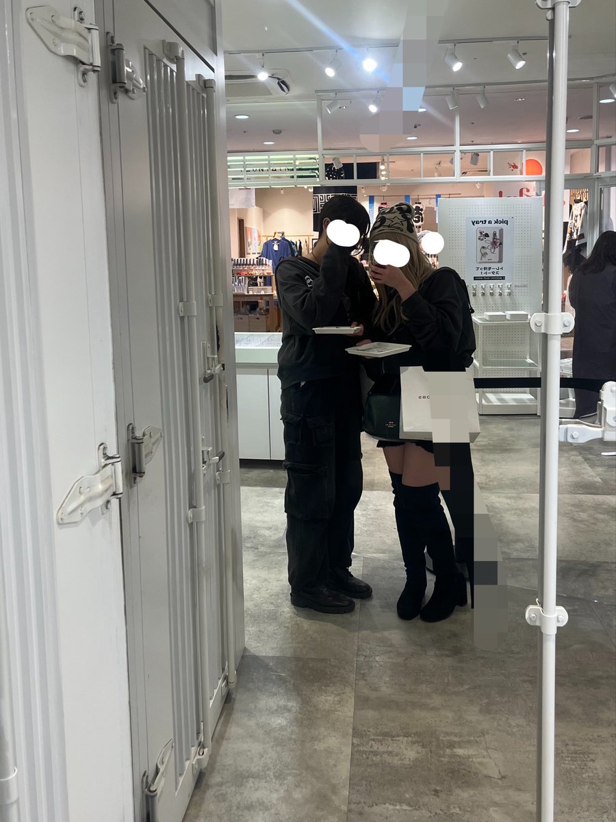 あす tweet media