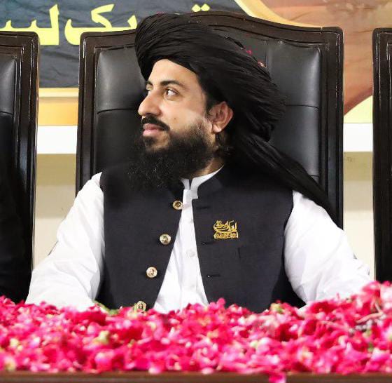 Hassan_92's tweet photo. منزلِ حق کے مسافر ہیں، نہ ڈرتے ہیں نہ جھکتے ہیں۔ اعلانِ عام ہے کہ تاحیات سعد حسین رضوی رہنما ہمارا اور ان کی قیادت ہی ہمارا مان ہے۔

#تاحیات_رہنماصرف_سعدرضوی
Only Saad Rizvi https://t.co/bCjqsU3gf8