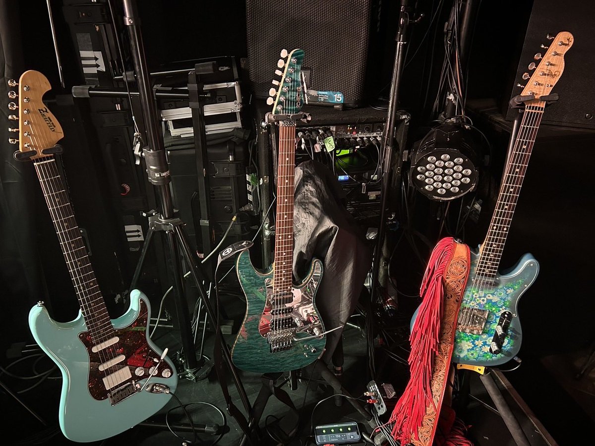 ROOTS_TravelTV's tweet image. 今週はROOTSオーナー原田喧太さんの
使用ギターの紹介🎸
ATELIER Zのストラトキャスター

Sustainiac搭載のSCHECTER

SLIPのストラトキャスターとテレキャスター

それぞれ曲に合わせて使い分けています🫢

無料で視聴可能⬇️
era.travel.gr.jp/Form/Channel/C…

#ROOTS
#TravelTV
#rock
#原田喧太
#赤坂晃