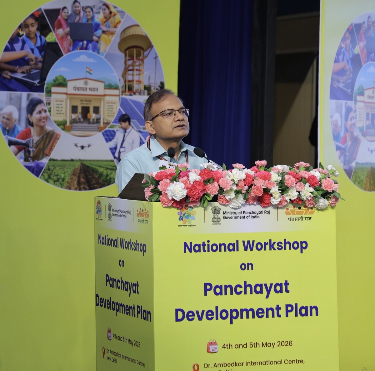 mopr_goi's tweet photo. #Day2 of #PanchayatDevelopmentPlan Workshop | नई दिल्ली के #DAIC में आयोजित राष्ट्रीय कार्यशाला के दूसरे दिन श्री राजेश कुमार सिंह, संयुक्त सचिव, पंचायती राज मंत्रालय ने “पंचायत धरोहर” / “मेरा गांव मेरी धरोहर” पहल पर अपने विचार साझा किए।

पंचायतों के क्षमता निर्माण, सांस्कृतिक धरोहर के सर्वेक्षण एवं डेटा संकलन की प्रगति पर चर्चा हुई। #RGSA के अंतर्गत संचालित प्रशिक्षण कार्यक्रमों के सकारात्मक परिणामों का उल्लेख किया गया, जिससे पंचायत स्तर पर कार्यक्षमता और जनभागीदारी में वृद्धि हो रही है।

राज्यों द्वारा किए गए सर्वेक्षण प्रयासों की प्रगति पर चर्चा के साथ डेटा के प्रभावी सत्यापन हेतु स्थानीय स्तर पर भागीदारी बढ़ाने की आवश्यकता पर बल दिया गया। साथ ही, ब्लॉक स्तर पर समन्वय को सुदृढ़ करने पर भी जोर दिया गया, ताकि योजनाएं अधिक पारदर्शी और स्थानीय आवश्यकताओं के अनुरूप तैयार की जा सकें।

#MoPR #PanchayatiRaj #GPDP #AtmanirbharPanchayat #LocalGovernance #ViksitBharat #Meragaonmeridharohar