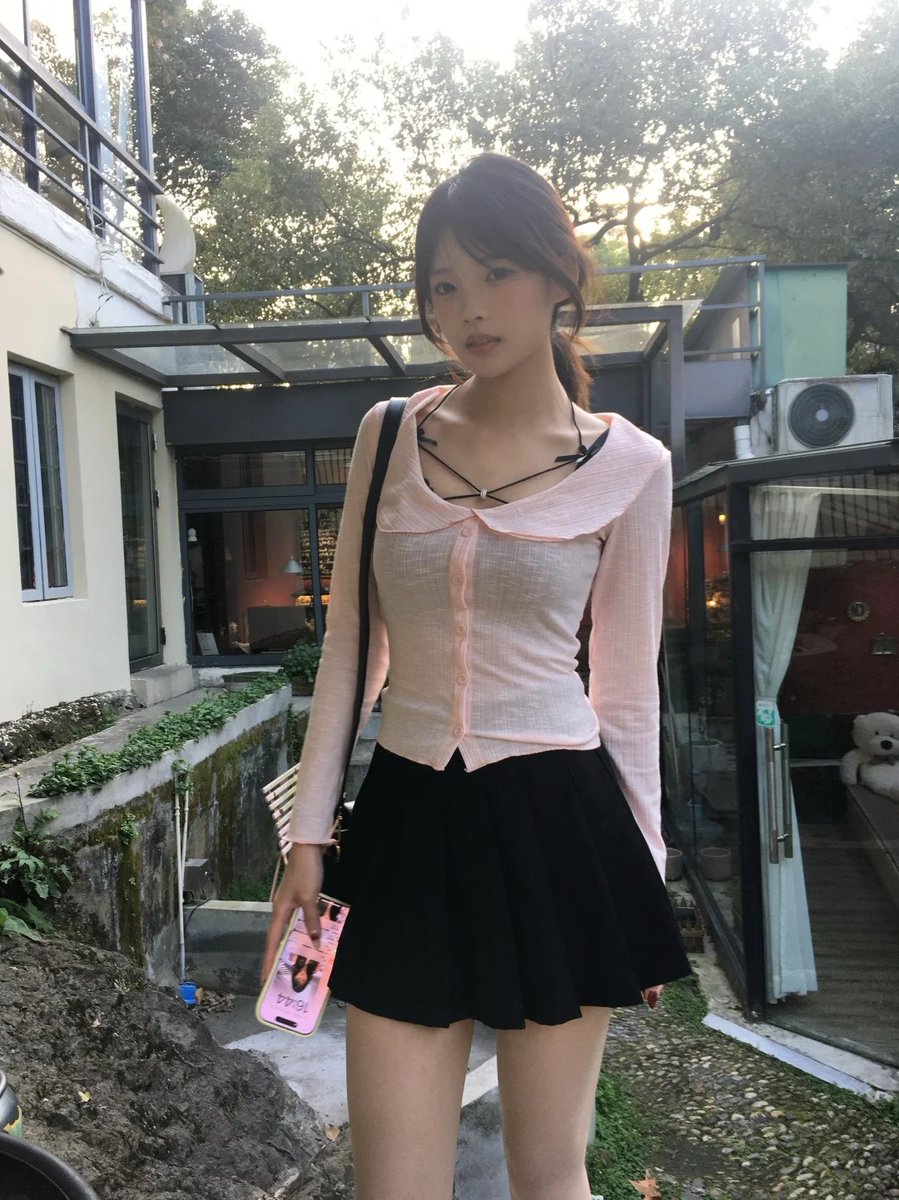 young girl tweet media