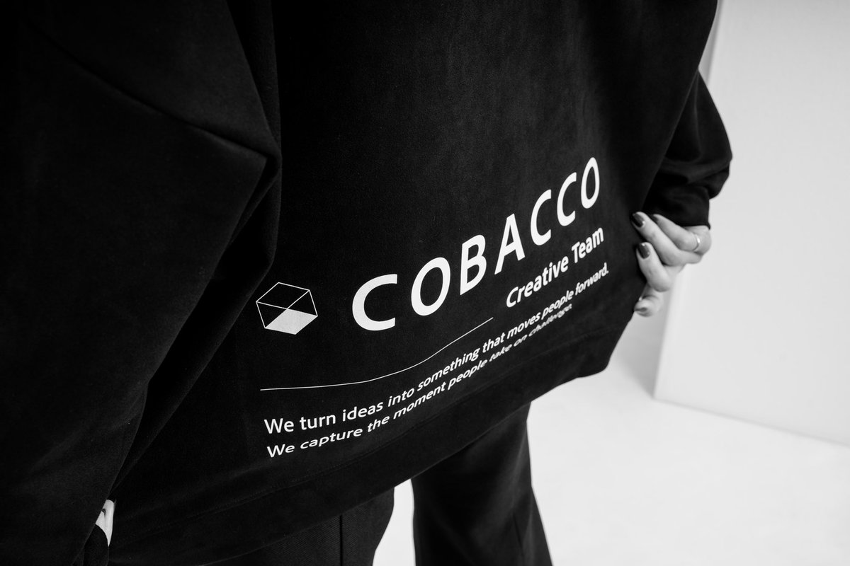 COBACCOofficial's tweet photo. COBACCOにはカメラマンがたくさんいるけれど、みんな得意とする分野が少しずつ違ったりするので、
・企業プロフィール撮影
・車のレーシングシーン
・ファミリーやウエディング
・商品撮影
・空撮
などなど、ご依頼に対して得意な方が対応できるスタイルでもあります😎👏🏻
#COBACCO
#Creativeteam https://t.co/sxDxewjwk9