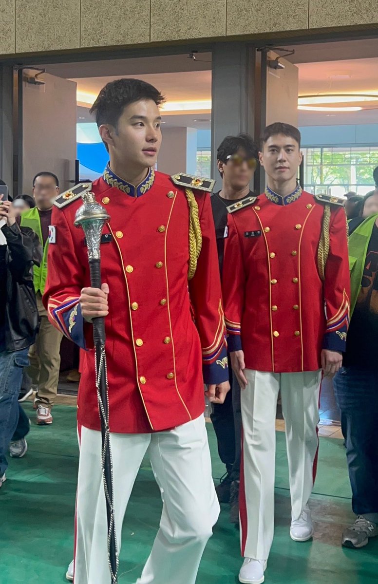 สองคนนี้ฟีลหนุ่มหล่อคฑากรมหาลัย