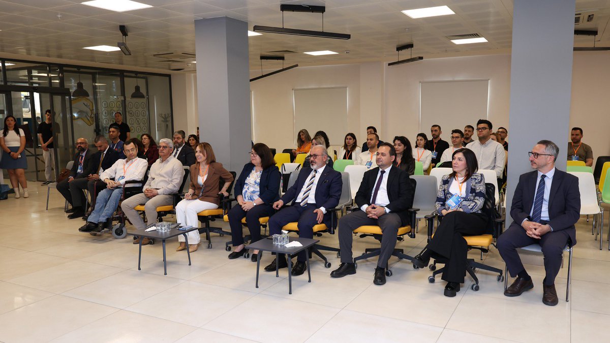 meukurumsal's tweet photo. Üniversitemizde Doktora Öğrencilerine Yönelik “Disiplinler Arası Araştırma Becerileri Çalıştayı” Düzenlendi

🔶 Sağlık Bilimleri Enstitüsünün yürütücülüğünü yaptığı; Fen Bilimleri, Sosyal Bilimler ve Eğitim Bilimleri Enstitülerinden doktora öğrencilerinin katıldığı “Disiplinler Arası Araştırma Becerileri Çalıştayı”, 29-30 Nisan tarihlerinde Üniversitemiz Girişim Limanında düzenlendi.

🔷 İki gün süren ve dolu dolu bir programla gerçekleştirilen çalıştayda; farklı disiplinlerden eğitmenlerin sunumlarını dinleyerek atölye çalışmaları yapan öğrenciler, katılım belgelerini enstitü yöneticileri ve eğitmenlerin elinden aldı.

Detaylar 🔗 https://t.co/2ux5Ziv1cg

#MersinÜniversitesi