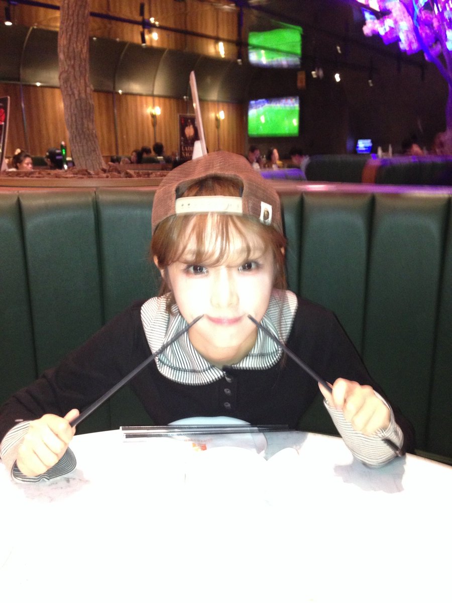 hourly yena tweet media