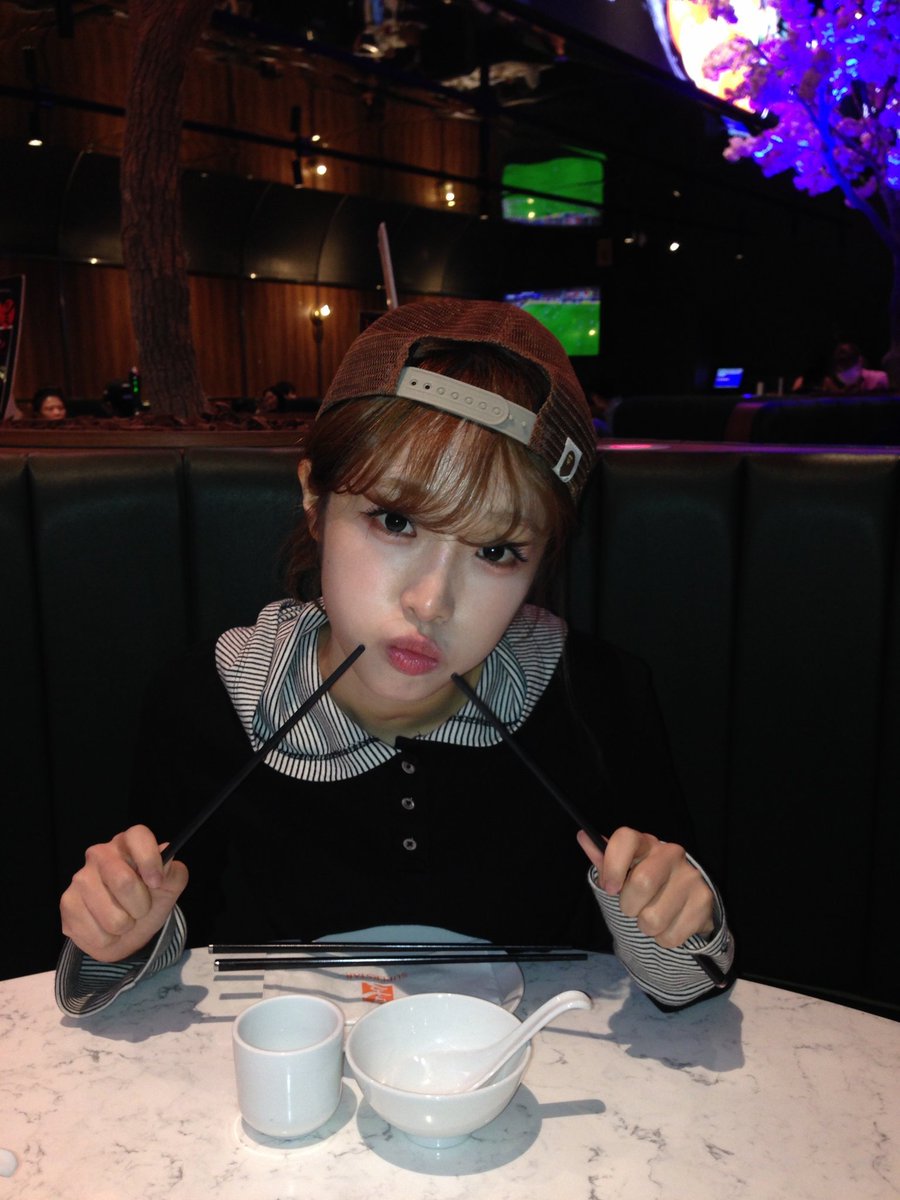 hourly yena tweet media