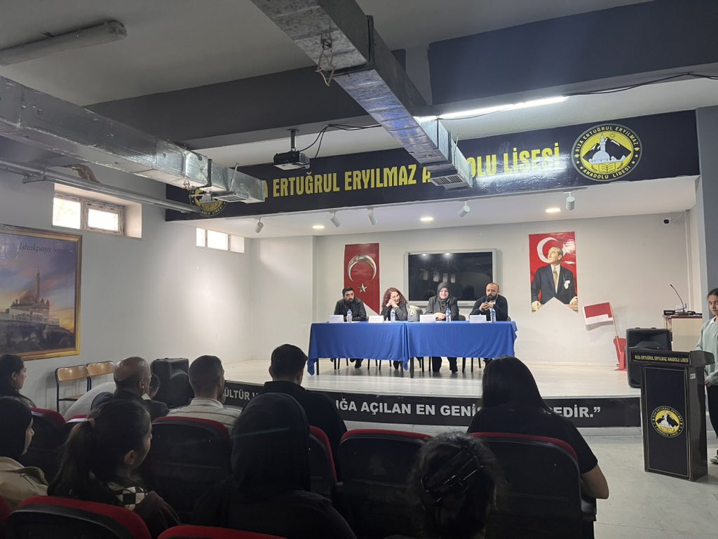 Reeal_04's tweet photo. Okulumuzda Kariyer Günleri kapsamında öğrencilerimiz; hakim, avukat, sosyal hizmet uzmanı ve psikologlarla buluştu.

Meslekleri yakından tanıma fırsatı sunan bu değerli katkıları için tüm konuklarımıza teşekkür ederiz. @hasan_kokrek @sendavut4848 @agrimem @dogubayazitmem https://t.co/jhaFZFttYX