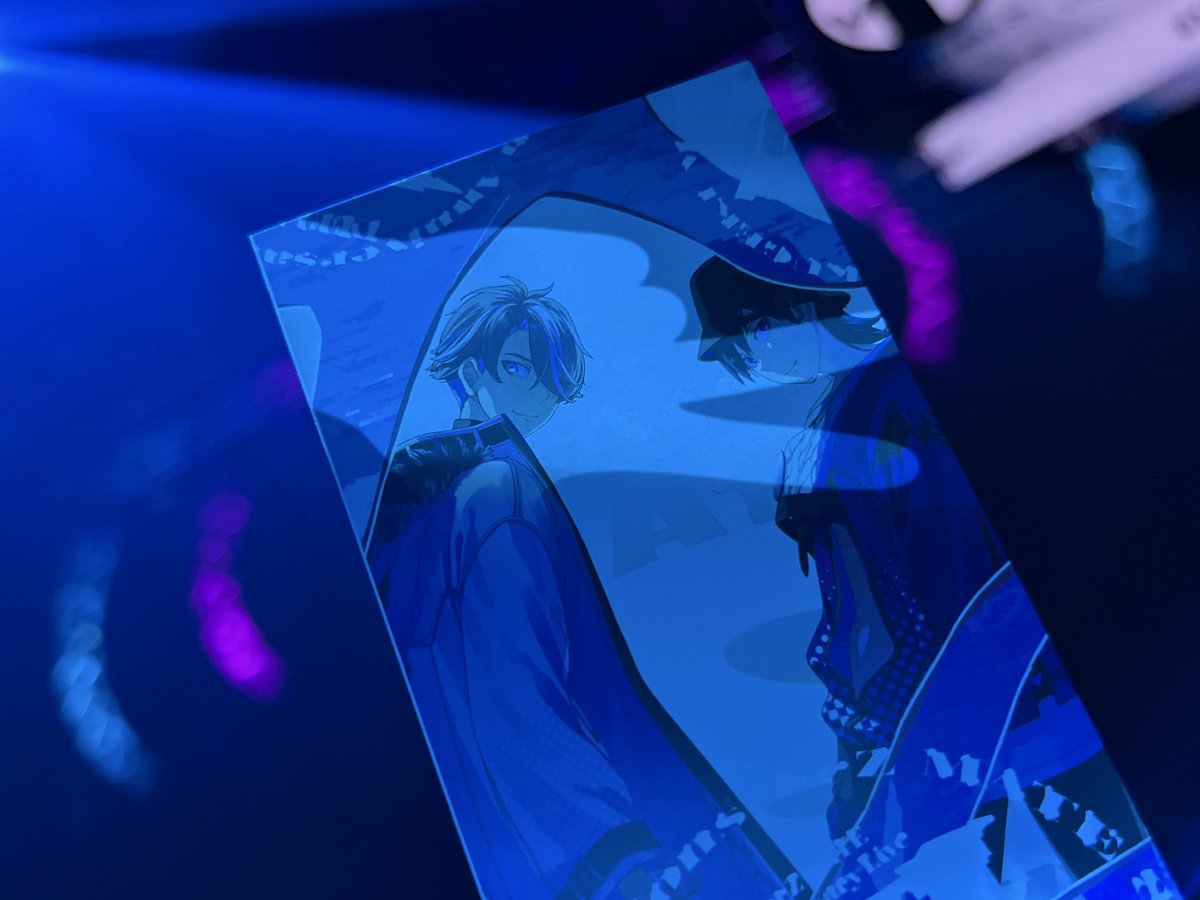 ecaf_kt_02's tweet photo. 今回のチケ特典のカード演出が凄すぎて鳥肌立ちました。光にかざすと裏の指の絵が透けて表に来るの一体誰が考えたんだ…
始まる前から楽しませてくれる、それがMZMのライブ。

おめでとう、8周年。永遠に着いていく。 https://t.co/Npr3yvYTpe