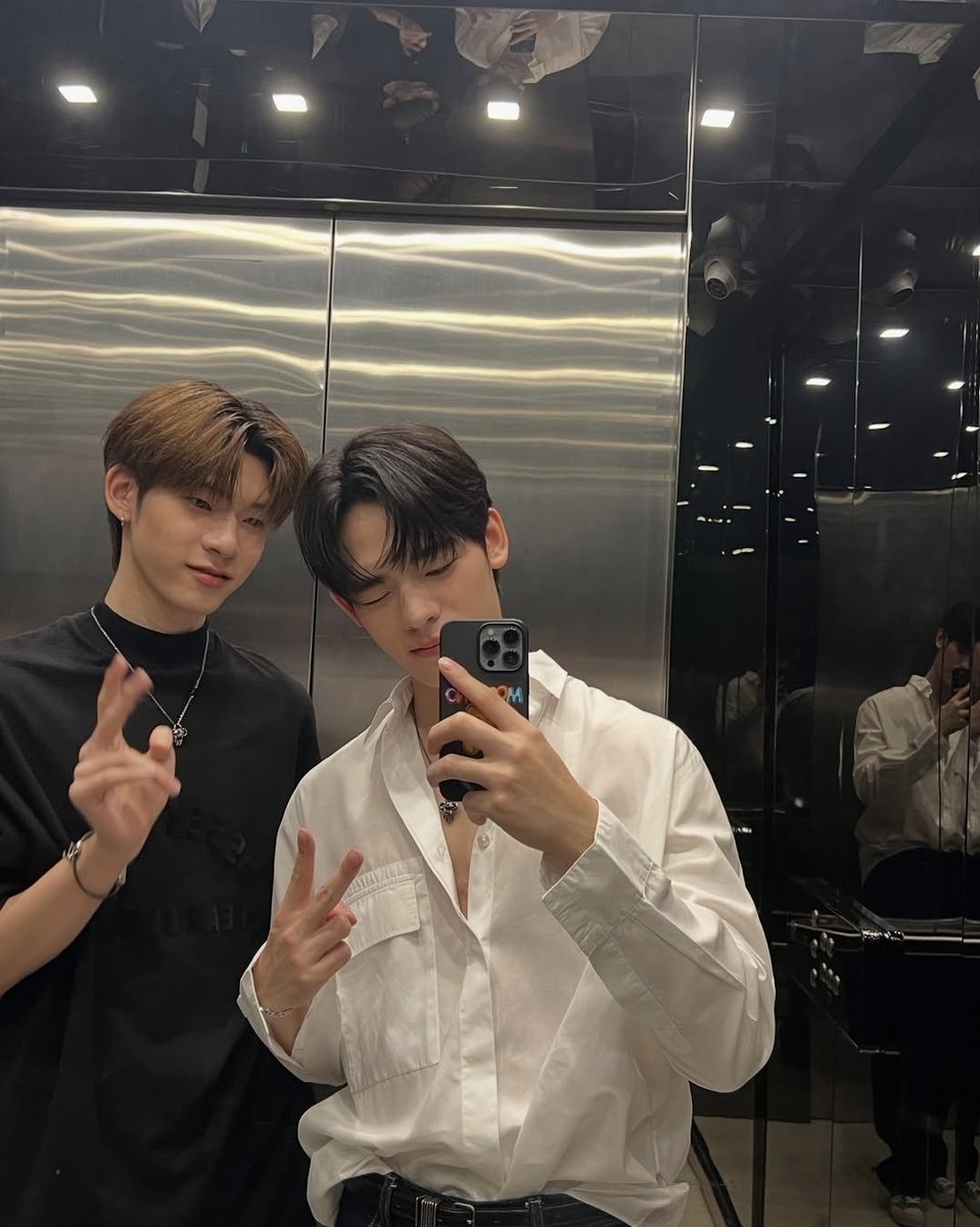 lovedm237's tweet photo. I have so much to say, but I've always said it: thank you Tee for waiting for the right person. You stole my heart from YS, I love you so much 🐶🐻‍❄️💜🩵 🥺
1Y6M OF UNCONDITIONAL LUV TTP
#twnpich #porsuppakarn 
 #teeteepor #ตี๋ตี๋ป๋อ https://t.co/WZc5z3Mqgh