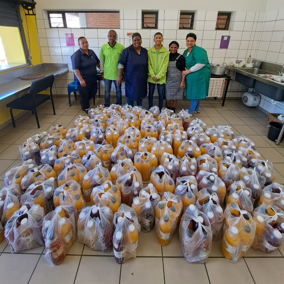 hallitrust's tweet image. Thanks to @In2foodSA  for the juice donation 🙌 We loved passing the blessing on to Altena Primary, the excitement was priceless!

#CommunityImpact #Gratitude #In2food #AltenaPrimary #GivingBack