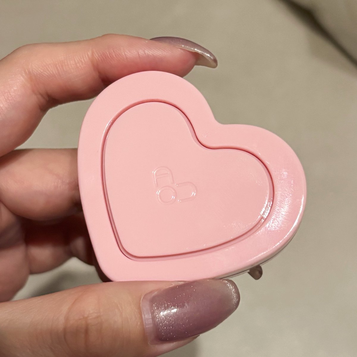 hn_pipi03's tweet photo. 久々使ったら良すぎて惚れ直した🥺💖
このチーク使う時はハイライトいらないくらいの艶々になる。間違いなく人生チーク https://t.co/Dks0lae6J8